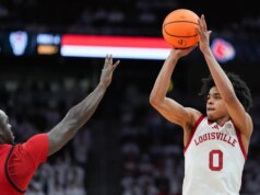 Nº 24 de Louisville, com alta pontuação Mikel Brown Jr. visita a SMU