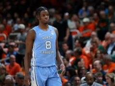 O calouro estrela da UNC, Caleb Wilson, foi afastado dos gramados com a mão quebrada