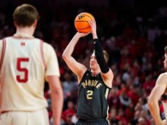 Iowa pretende reaplicar a banda de rodagem, hospedando o número 13 de Purdue