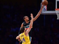 Spurs dão derrota histórica ao Lakers