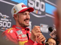 Joey Logano derrota Ryan Blaney no OT para vencer o Daytona Duel 1