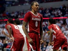 Ofensas de alto poder se chocam quando o 25º lugar do Alabama recebe o 20º lugar do Arkansas