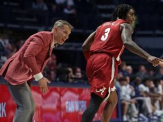 Alabama tenta manter a barragem do segundo tempo contra a Carolina do Sul