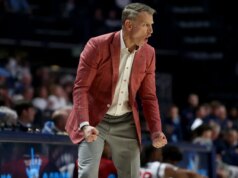 Liderado por Aden Holloway, Alabama vence Carolina do Sul pela quarta vitória consecutiva