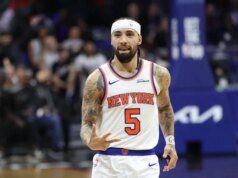 Jose Alvarado acerta 8 cestas de 3 pontos enquanto Knicks esmaga 76ers