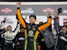 Chandler Smith rouba vitória OT na estreia da NASCAR Truck Collection
