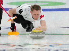 O drama do curling com toque duplo traz a atenção necessária ao rinque