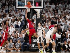 Nº 17 St. John’s vence em Windfall marcada por brigas e expulsões