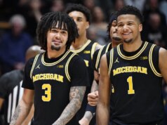 Resumo dos 25 melhores: No primeiro jogo como nº 1, Michigan ultrapassa o nº 7 Purdue