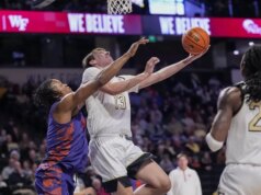 Wake Forest continua quente, amplia deslizamento de Clemson