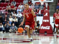 Nº 20 do Arkansas, Missouri, competindo pelas cobiçadas classificações do torneio da SEC