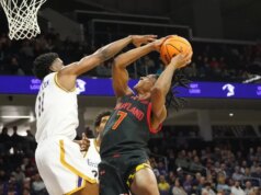 Northwestern explode atrás do arco, derruba Maryland