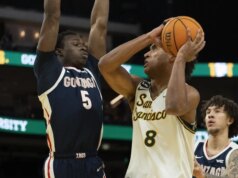 O número 11, Gonzaga, facilmente faz 35 pontos consecutivos contra São Francisco