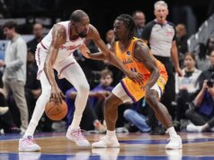 Os figurões levantam tarde os Rockets, que acalmam os Hornets