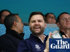 A primeira aparição olímpica de JD Vance se desenrola com mais fotos do que protestos