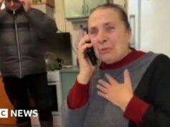 Alegria de mãe ucraniana após telefonema com filho que ela pensava ter sido morto