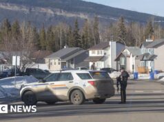 ‘Foi assustador’: a comunidade unida de Tumbler Ridge em estado de choque após o tiroteio