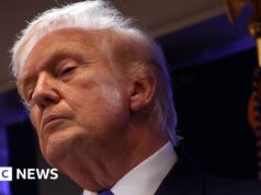 Briefing de imprensa interno enquanto Trump critica decisão sobre tarifas da Suprema Corte