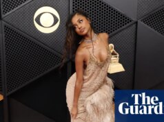 Tapete vermelho do Grammy 2026: Chappell Roan, Sabrina Carpenter, Huntrix e mais – em fotos