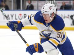 Malgré une défaite amère, les Sabers passent devant le CH