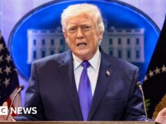 Trump introduz nova tarifa de 10% enquanto a Suprema Corte rejeita seus impostos de importação globais