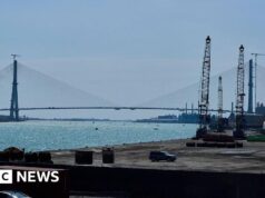 Trump ameaça bloquear abertura da ponte EUA-Canadá