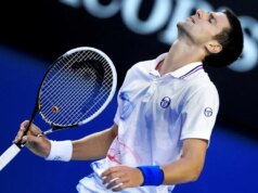 Raquete do Aberto da Austrália de 2012 de Novak Djokovic é vendida por US$ 540 mil