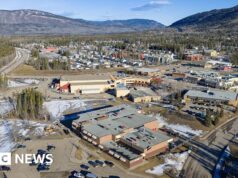 Polícia identifica jovem de 18 anos como suspeito do tiroteio em Tumbler Ridge