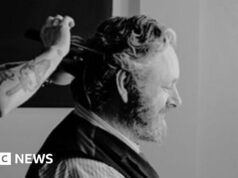 Fotos revelam um vislumbre dos bastidores da nova peça de Michael Sheen