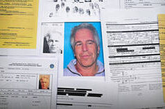 Rei Carlos do Reino Unido comenta ligações do irmão com Epstein