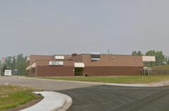 Mídia canadense identifica atirador em escola vestido