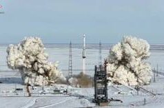 Nave espacial SpaceX Dragon atraca na ISS (VÍDEO)