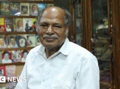 O operário indiano aposentado que construiu uma biblioteca com dois milhões de livros