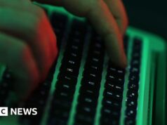 Golpista de resort de luxo na Espanha reservou quartos por um centavo, diz polícia