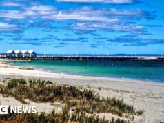 Adolescente ‘super-humano’ nada horas para salvar família presa na costa australiana