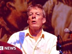 O baterista dos Pogues, Andrew Ranken, morreu aos 72 anos