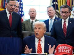 Assista: Trump repreende repórter da CNN após pergunta de Epstein, diz que ‘se sente mal’ Clintons estão testemunhando