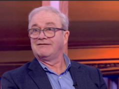 Apresentador da BBC interrompe Harry Enfield após piada de Peter Mandelson