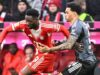 Alphonso Davies, do Canadá, sai do jogo do Bayern de Munique com aparente lesão