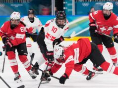 Canadá enfrentará a Suíça por vaga no jogo da medalha de ouro no hóquei feminino