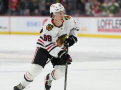 Bedard e Celebrini marcam na vitória dos Blackhawks sobre os Sharks