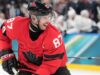 O capitão canadense Sidney Crosby está fora da semifinal contra a Finlândia