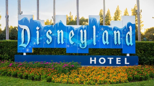DISNEYLAND-HOTEL-SIGN.jpg