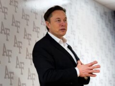 Elon Musk diz que ‘recuperei os sentidos’ sobre ir para a ilha de Epstein