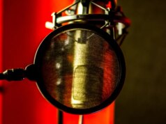 O apresentador de longa knowledge da NPR, David Greene, processa o Google pela voz do NotebookLM