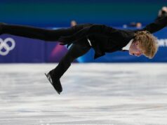 Gogolev do Canadá é o 10º após o programa curto masculino, Malinin dos EUA lidera