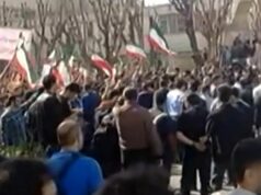 Estudantes iranianos entoam slogans antigovernamentais, enquanto as ameaças dos EUA se aproximam
