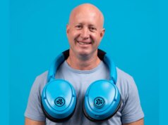 Alto-falantes gigantescos para fones de ouvido são a coisa mais idiota que já vi