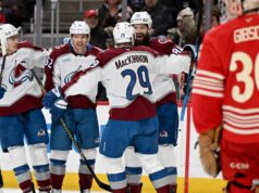 NHL Roundup: MacKinnon é o primeiro a marcar 40 gols na temporada enquanto o Avalanche elimina os Crimson Wings