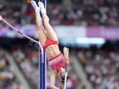 A saltadora com vara canadense Alysha Newman é suspensa por falhas de localização